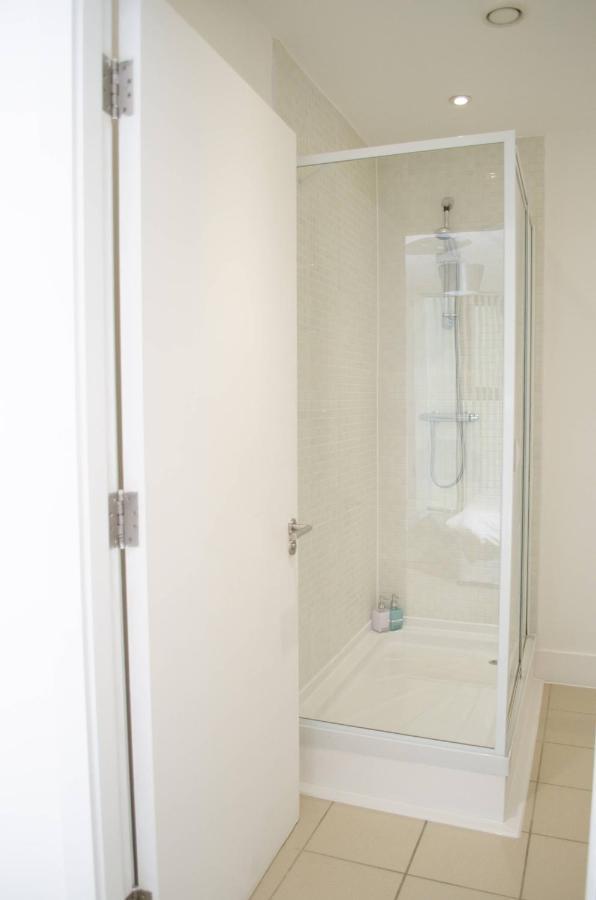 Serviced Apartment In Liverpool City Centre - Free Parking - Balcony - By Happy Days Eksteriør billede