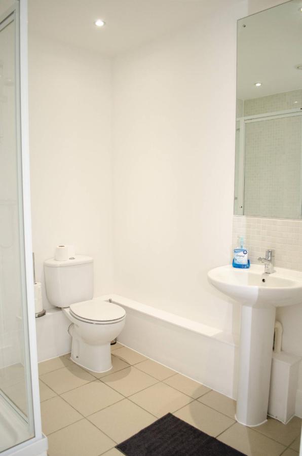 Serviced Apartment In Liverpool City Centre - Free Parking - Balcony - By Happy Days Eksteriør billede