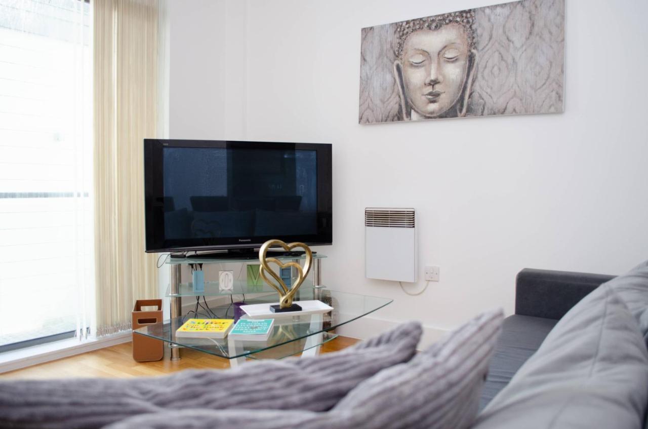 Serviced Apartment In Liverpool City Centre - Free Parking - Balcony - By Happy Days Eksteriør billede