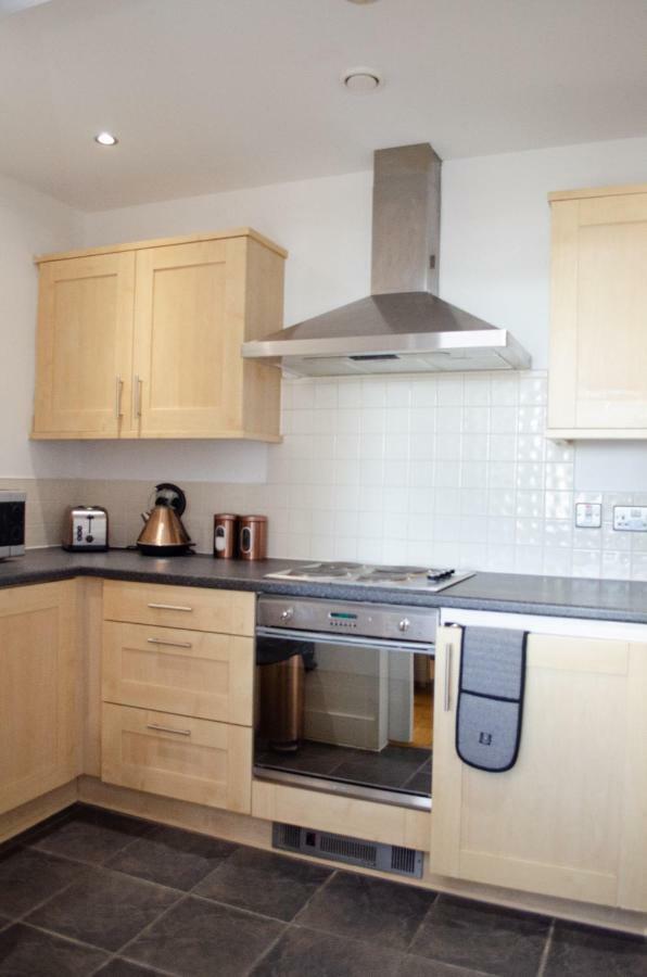 Serviced Apartment In Liverpool City Centre - Free Parking - Balcony - By Happy Days Eksteriør billede